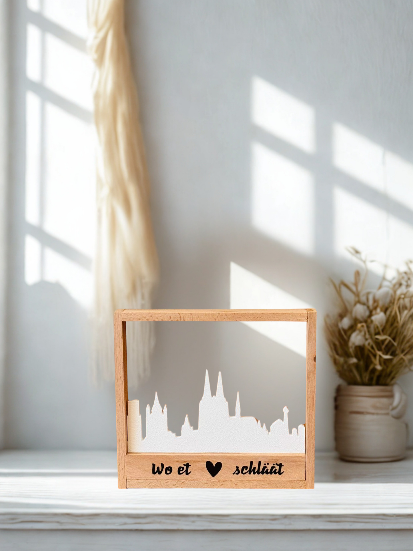 Kölner Skyline im Holzrahmen – „Wo et Hätz schläät“