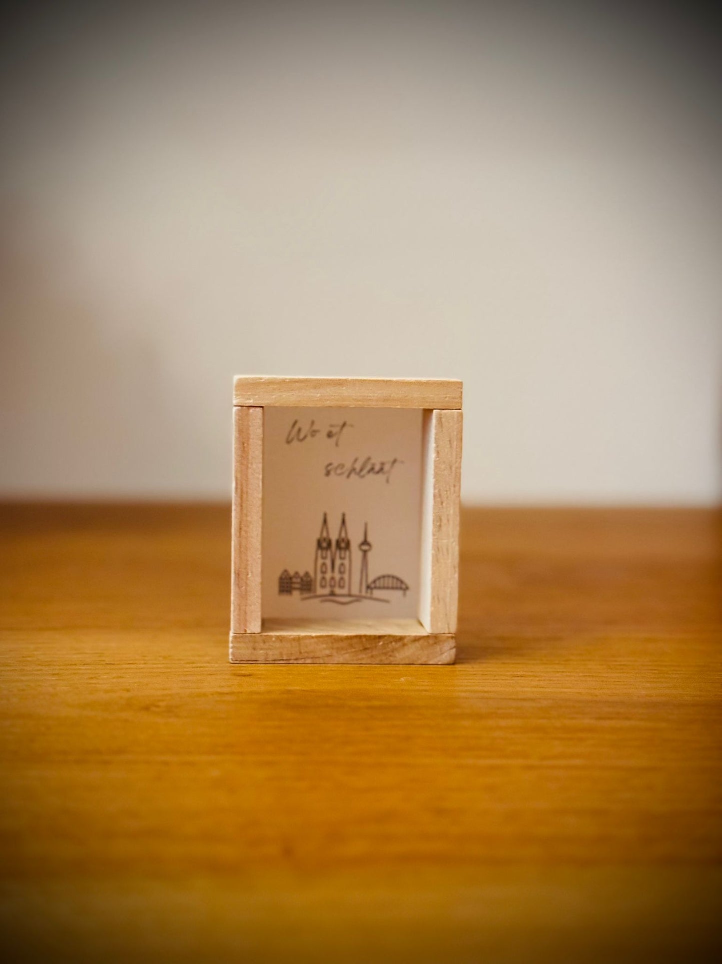 Kölner Skyline im Holzrahmen Mini - Druck – „Wo et Hätz schläät“