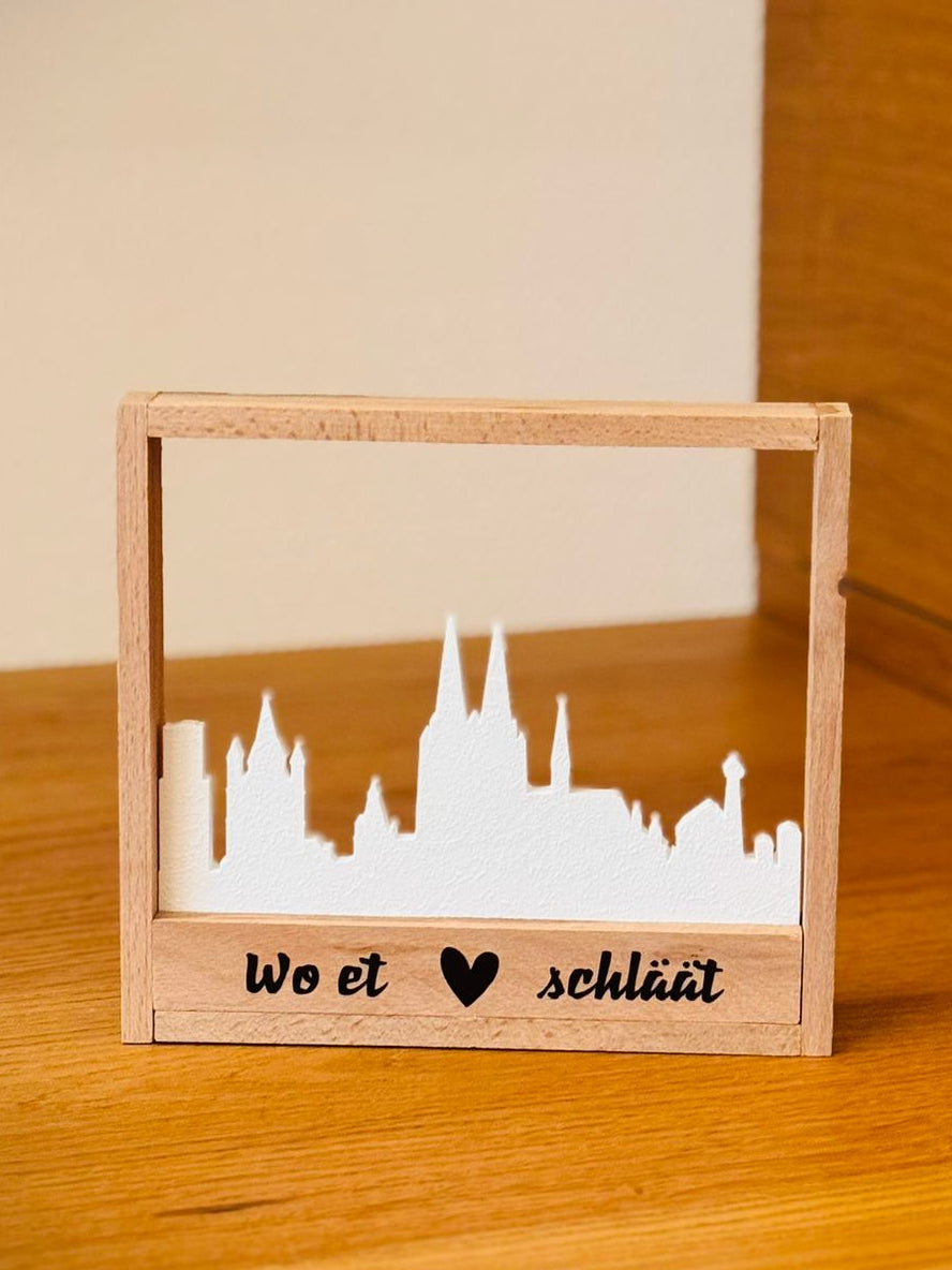 Kölner Skyline im Holzrahmen – „Wo et Hätz schläät“
