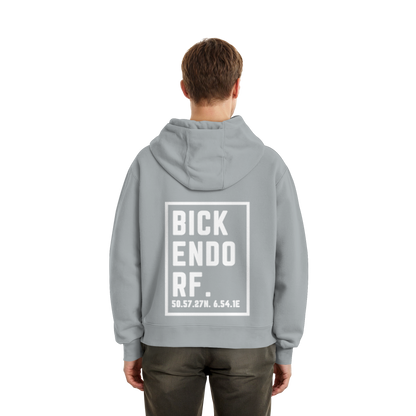 Bickendorf Koordinaten (großer Druck auf dem Rücken) - Fluffy Boxcut Zipper