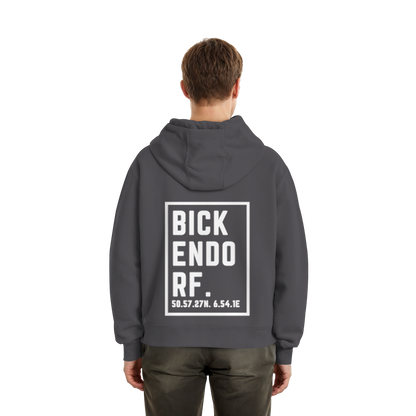 Bickendorf Koordinaten (großer Druck auf dem Rücken) - Fluffy Boxcut Zipper