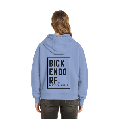 Bickendorf Koordinaten (großer Druck auf dem Rücken) - Fluffy Boxcut Zipper