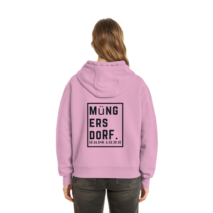 Müngersdorf Koordinaten (großer Druck auf dem Rücken) - Fluffy Boxcut Zipper